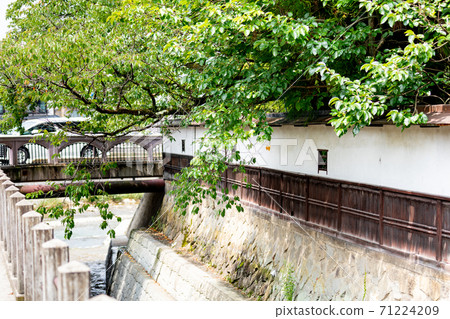 高山市:Enako河周圍的雅緻城市景觀 高山市:Enako河周圍的雅緻城市景觀 71224209