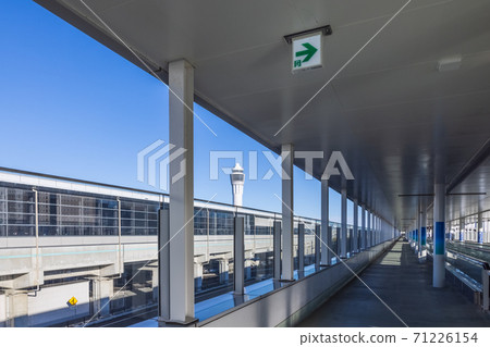 Chubu International Airport Parking lot access passage Chubu International Airport Parking lot access passage 71226154