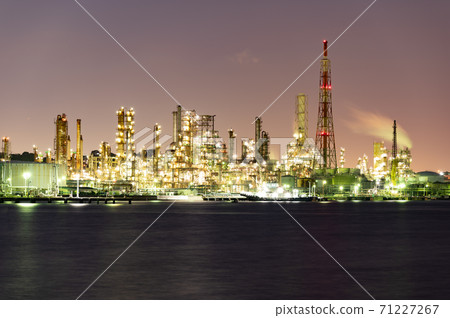 Keihin industrial area with a beautiful night view 71227267