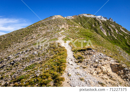 Mountain landscape view from the Petit Mont Blanc in Pralognan la Vanoise, French alps 71227375