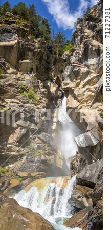Waterfall in Vanoise national Park, French alps 71227381