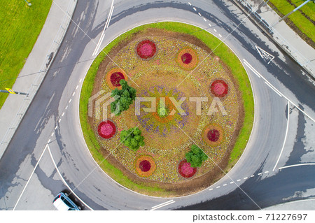 Top view of a flower bed and a roundabout road. 71227697