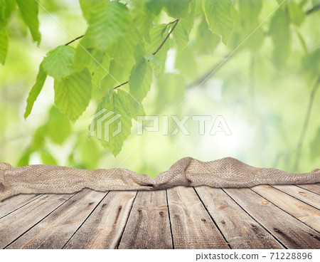Empty table Empty table 71228896