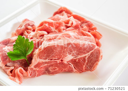 豬里脊肉切成薄片 豬里脊肉切成薄片 71230521