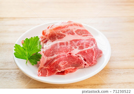 豬里脊肉切成薄片 71230522