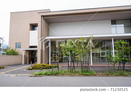 Matsumoto City Yodogawa Library Matsumoto City Yodogawa Library 71230525