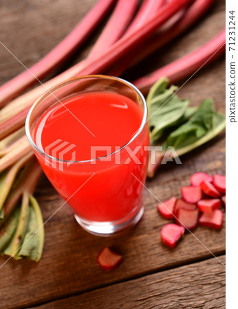 Rhubarb juice 71231244