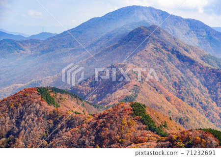 (Yamanashi Prefecture) Autumn Misaka Mountains traverse (Yamanashi Prefecture) Autumn Misaka Mountains traverse 71232691