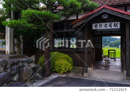 [Wooden station building] Mimasaka-Takio station station building entrance 71232925