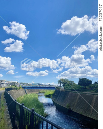 Country landscape 71237027
