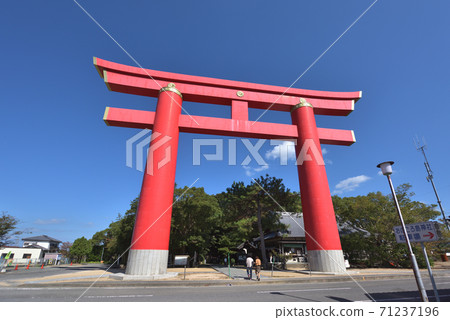 婚姻的發祥地大島神社的大鳥居 婚姻的發祥地大島神社的大鳥居 71237196