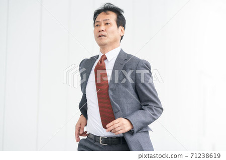 Senior businessman running at full power 71238619