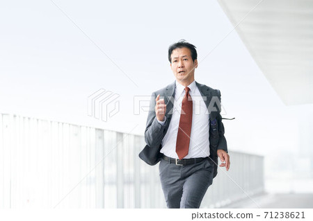 Senior businessman running at full power 71238621