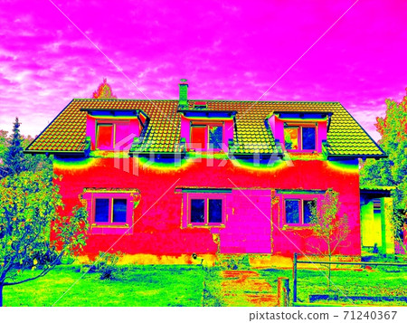 Thermal leaking measurement of renewal family house. Low heat emmision Thermal leaking measurement of renewal family house. Low heat emmision 71240367