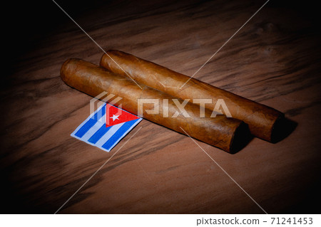 Luxury Cuban cigars and match bow on the wooden table 71241453