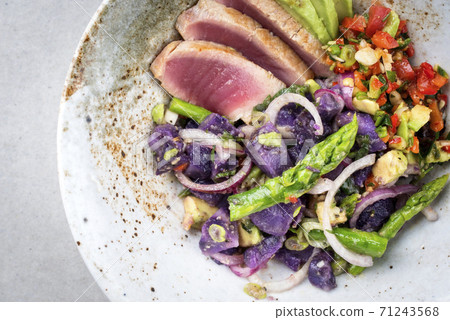 e fried tuna fish sashimi filet salad with green asparagus blue potatoes und vegetable chili relish  71243568