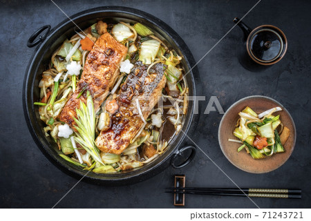 chan chan yaki hot pot with salmon fillet 71243721