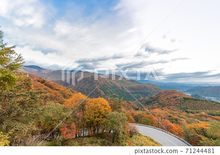 [From Kurokamidaira Observatory to Irohazaka Autumn Leaves] 71244481
