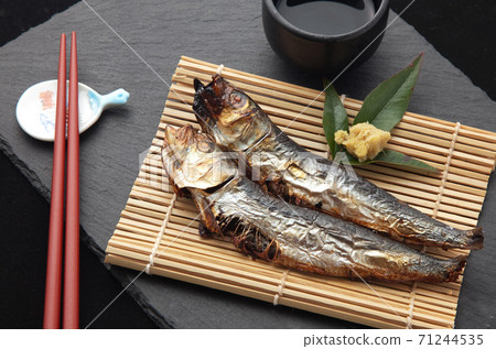 Grilled sardines Grilled sardines 71244535