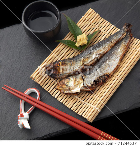 Grilled sardines Grilled sardines 71244537