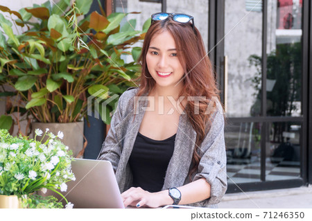laptop, woman, people 71246350
