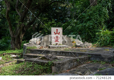 [Singapore] Tomb of hua Seah Neo and Madam Wuing Neo 71248126