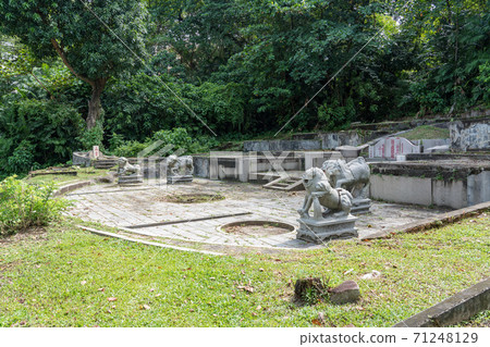 [Singapore] Tomb of hua Seah Neo and Madam Wuing Neo 71248129