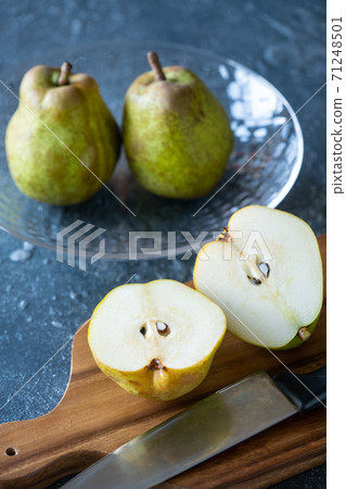 西洋梨切成兩半（山形縣產） 71248501