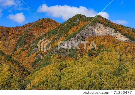 Kawakami Village, Nagano Prefecture Autumn rural scenery 71250477