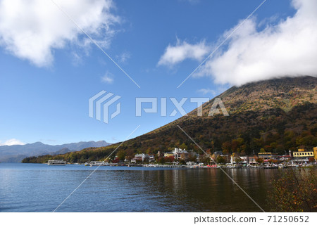 To木縣日光市中禪寺湖秋季 71250652