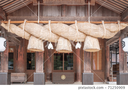 Izumo Taisha: Shimenawa in the hall of worship 71250909