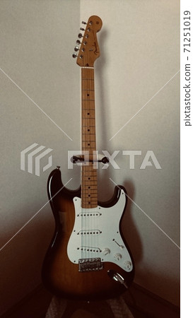 Electric guitar fender 71251019