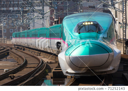 Tohoku Shinkansen_E5 series 71252143