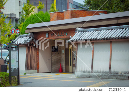 Kyoto Municipal Subway Karasuma Line "Imadegawa Station" and the scenery of the city 71255041