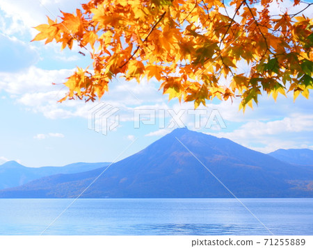 Autumn scenery of Lake Shikotsu, Hokkaido Autumn scenery of Lake Shikotsu, Hokkaido 71255889