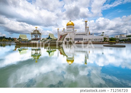 Brunei's Old Mosque and Royal Barge Procession Brunei's Old Mosque and Royal Barge Procession 71256720