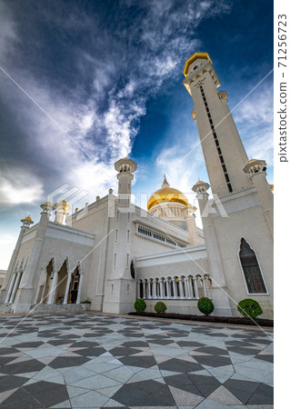 Brunei's Old Mosque and Minaret Brunei's Old Mosque and Minaret 71256723