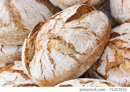 Fresh wholegrain loaves of rye or wheat bread Fresh wholegrain loaves of rye or wheat bread 71257632