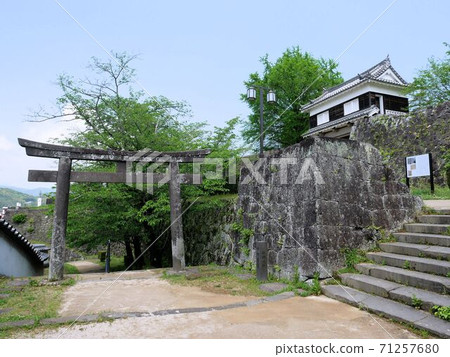 Usuki Castle Ruins and Torii of Usuki Gokoku Shrine (Usuki City, Oita Prefecture) Usuki Castle Ruins and Torii of Usuki Gokoku Shrine (Usuki City, Oita Prefecture) 71257680