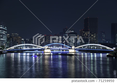 Illumination of the Sumida River Bridge that creates a lively waterside "Kachidoki Bridge" 71259950