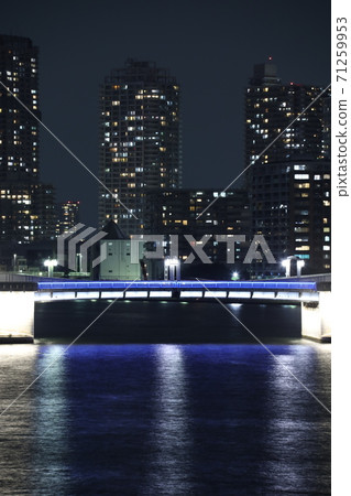 S田川大橋的照明，營造出活潑的水邊“勝賀大橋” 71259953