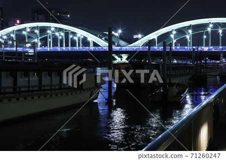 Illumination of the Sumida River Bridge that creates a lively waterside "Umayabashi" Illumination of the Sumida River Bridge that creates a lively waterside "Umayabashi" 71260247