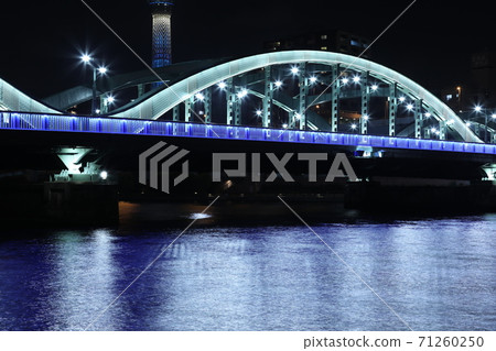 Illumination of the Sumida River Bridge that creates a lively waterside "Umayabashi" 71260250