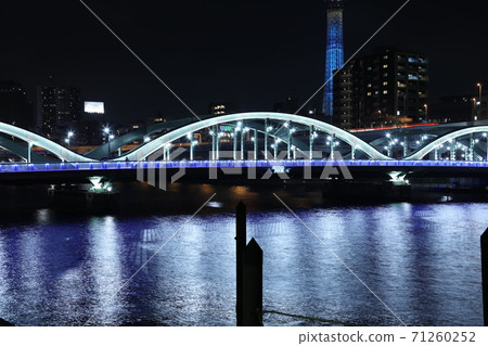 Illumination of the Sumida River Bridge that creates a lively waterside "Umayabashi" Illumination of the Sumida River Bridge that creates a lively waterside "Umayabashi" 71260252