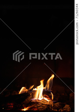 Wood burning in a fireplace to warm the house Wood burning in a fireplace to warm the house 71260344