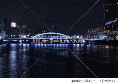 Illumination of the Sumida River Bridge that creates a lively waterside "Komagata Bridge" Illumination of the Sumida River Bridge that creates a lively waterside "Komagata Bridge" 71260651