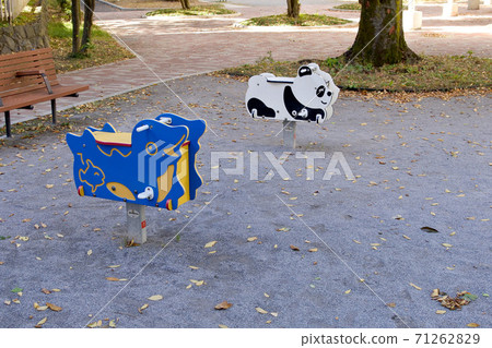 公園遊樂設備 71262829