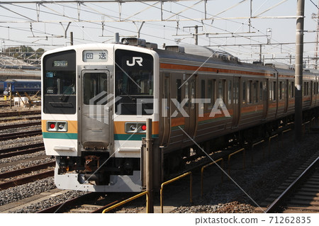 Tokaido Line 211 series waiting for conversion for Chuo Main Line local 71262835