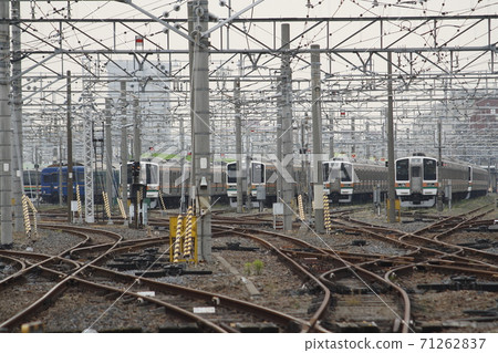 Tokaido Line / Takasaki Line 211 series waiting for conversion Tokaido Line / Takasaki Line 211 series waiting for conversion 71262837
