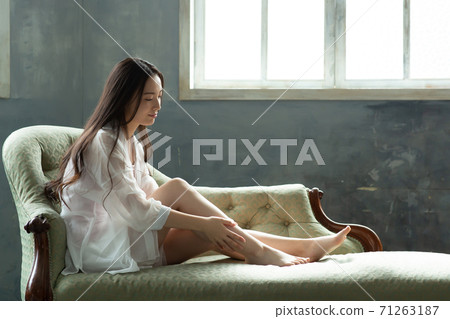 美麗的女人，照顧她的身體 71263187